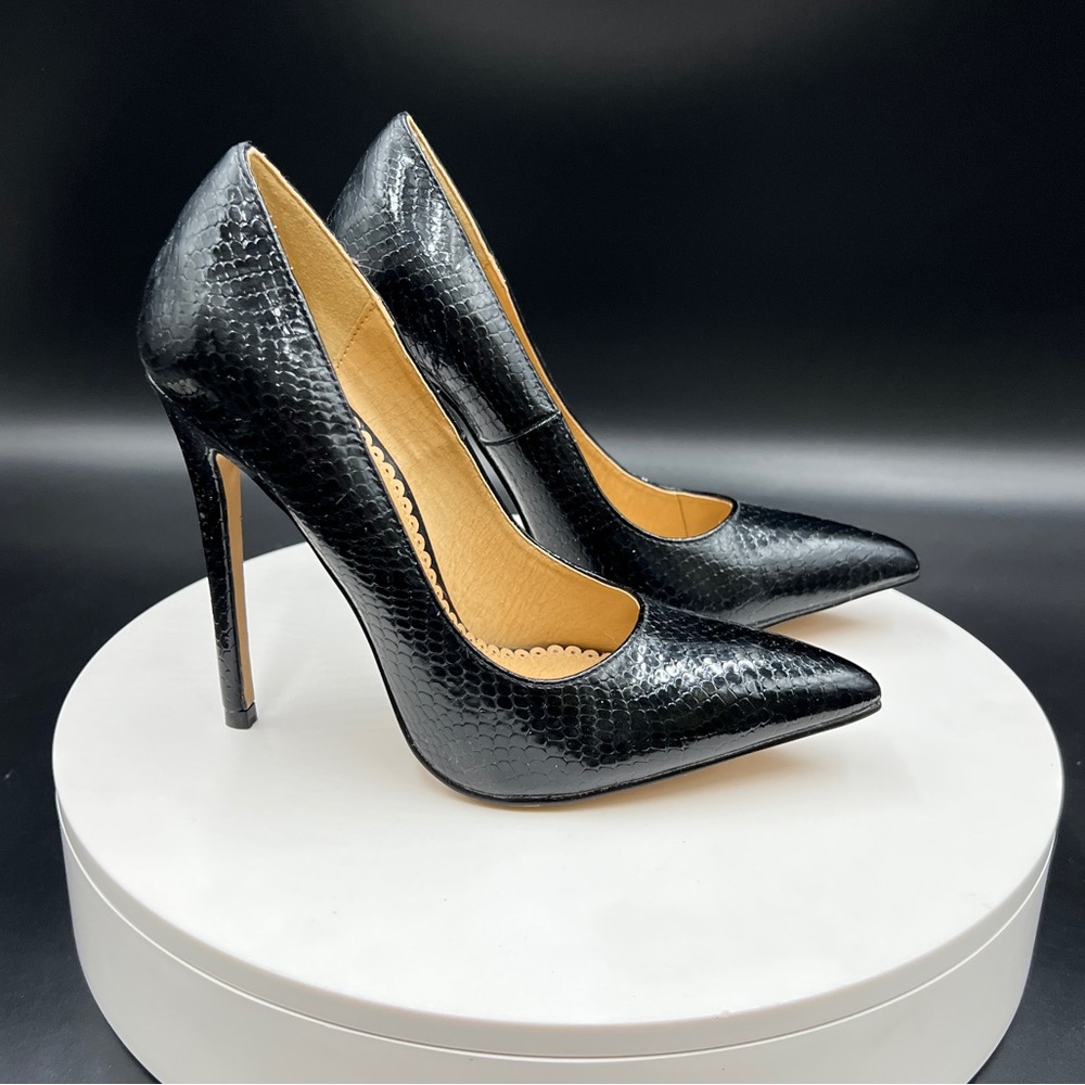 Black Shoe Republic LA Pumps
